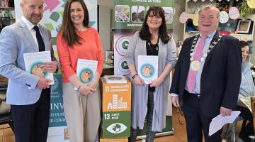 People holding a report